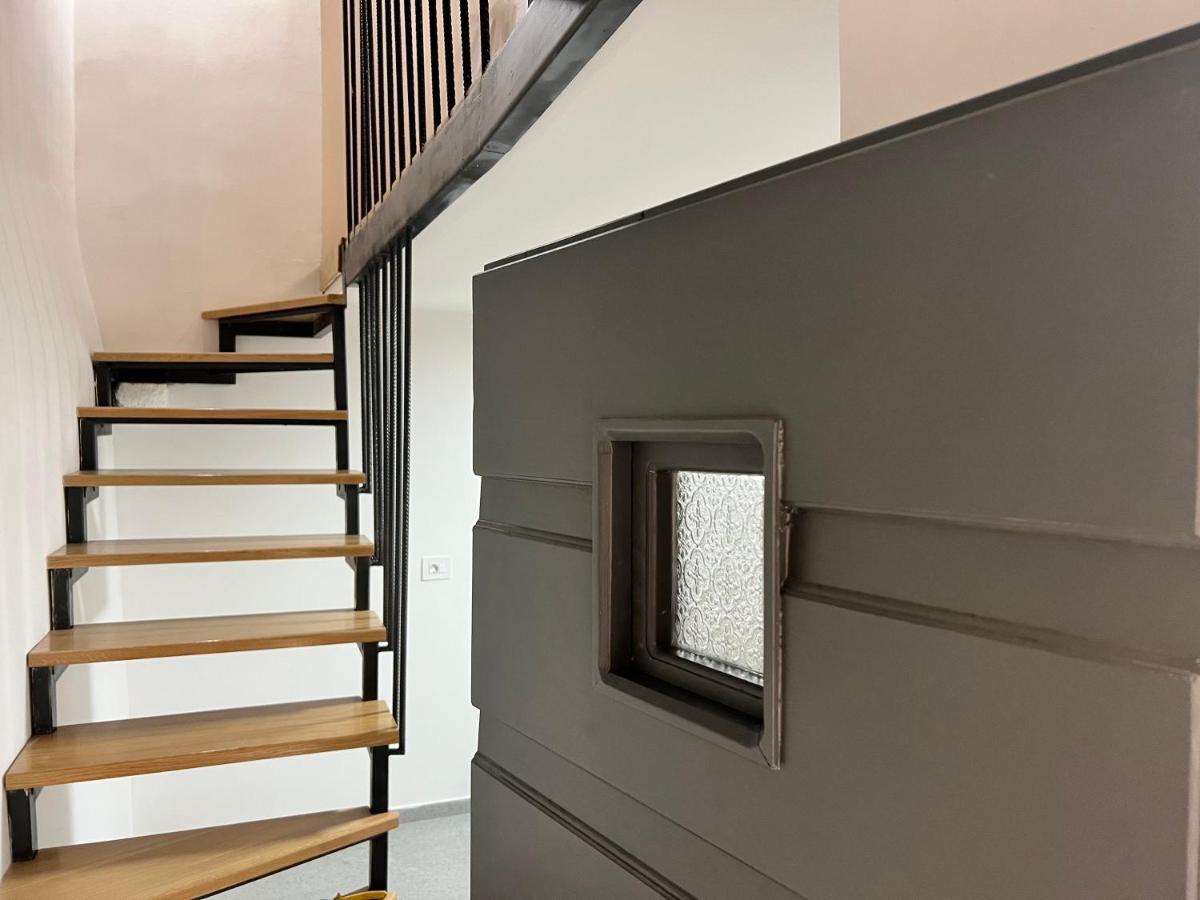 Seayou!***Charming 1-Bedroom Rental Unit In The Old City Center Of Cres Buitenkant foto