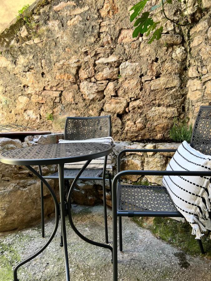 Seayou!***Charming 1-Bedroom Rental Unit In The Old City Center Of Cres Buitenkant foto
